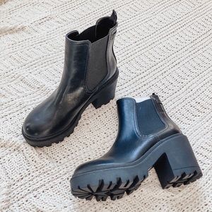 Urban Outfitters Chelsea boots size 9